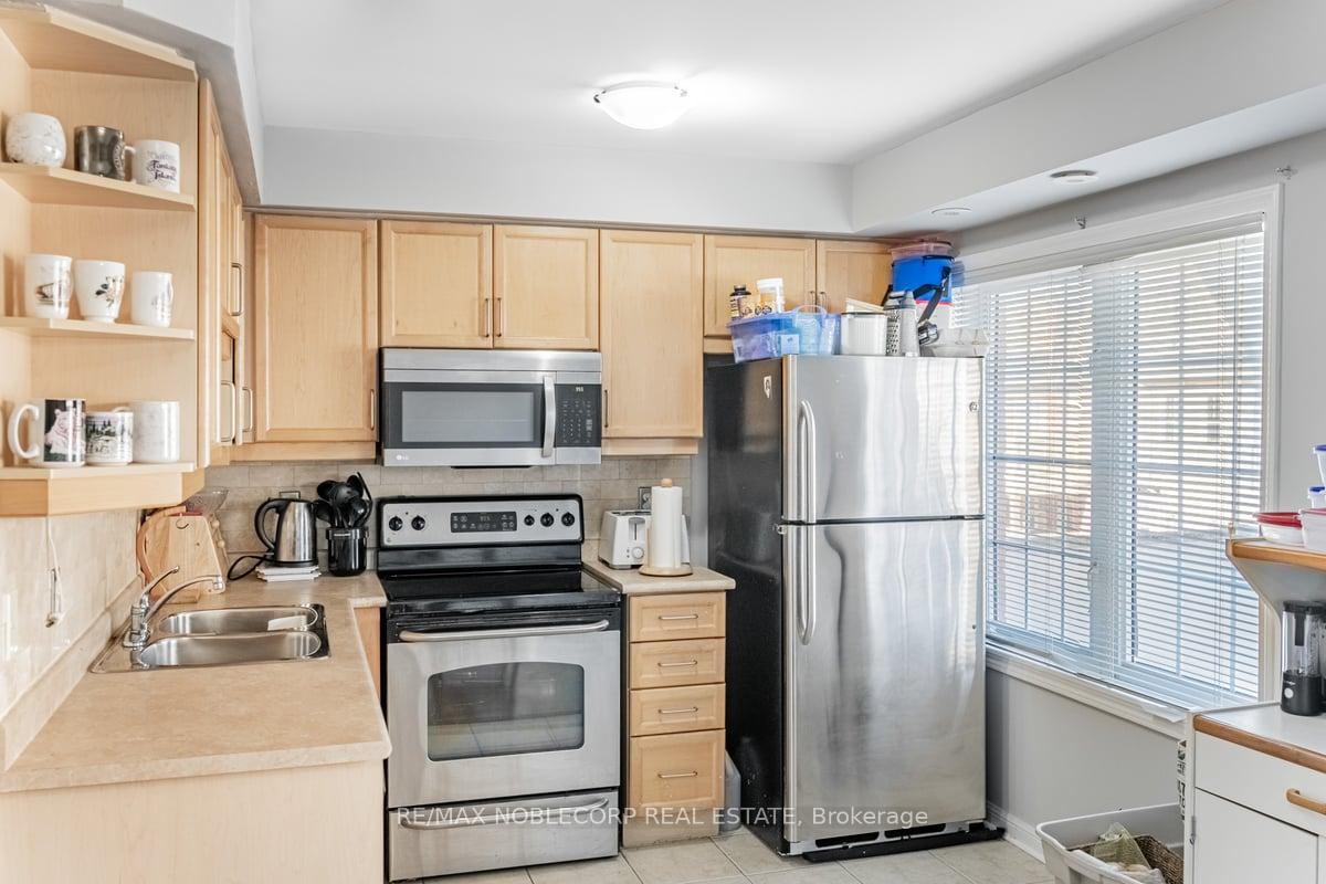 3 Bedrooms Condo at 613 Dundas,  Mississauga For sale
