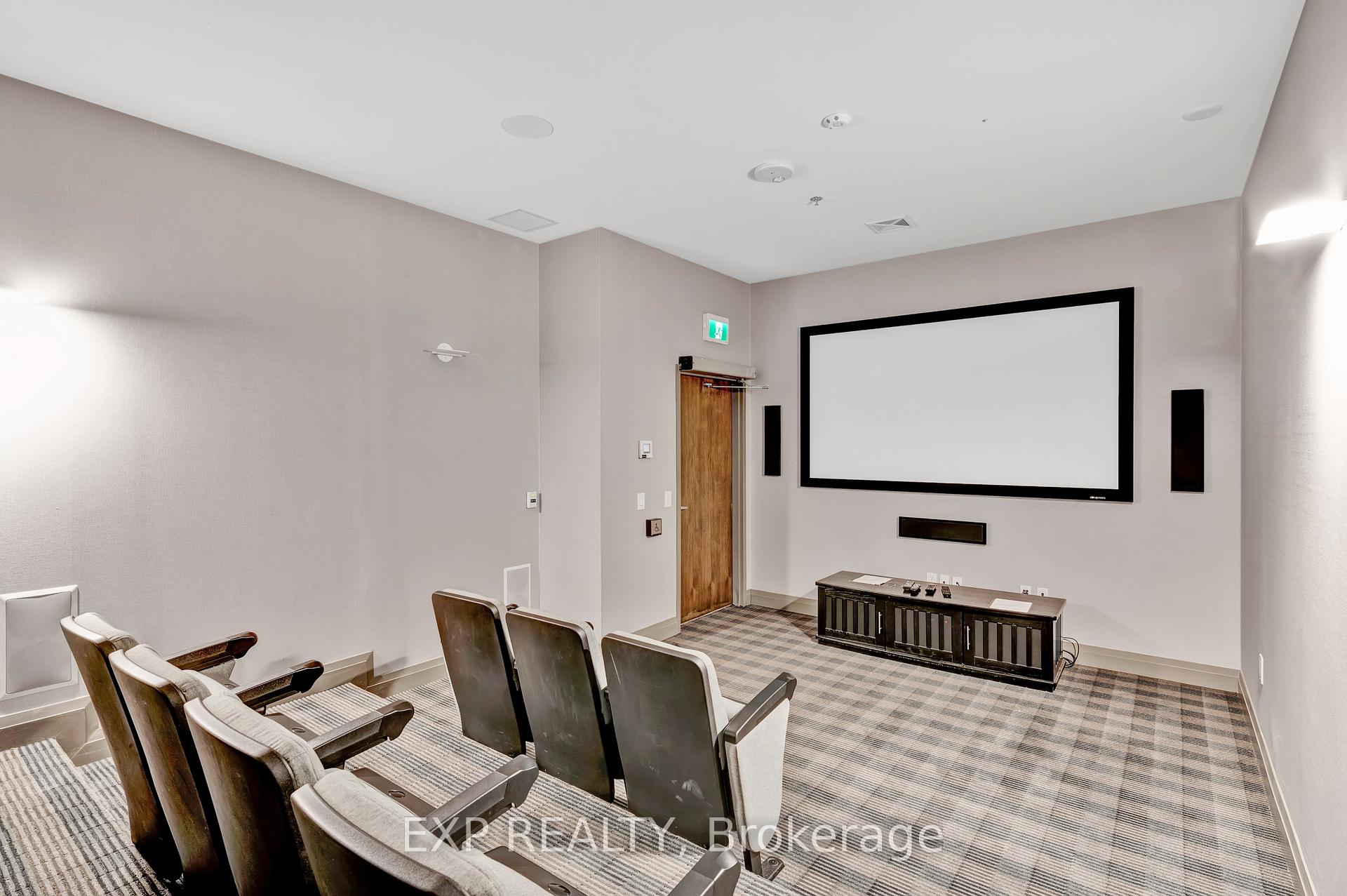 1 Bedroom Condo at 99 Eagle Rock, Vaughan For sale