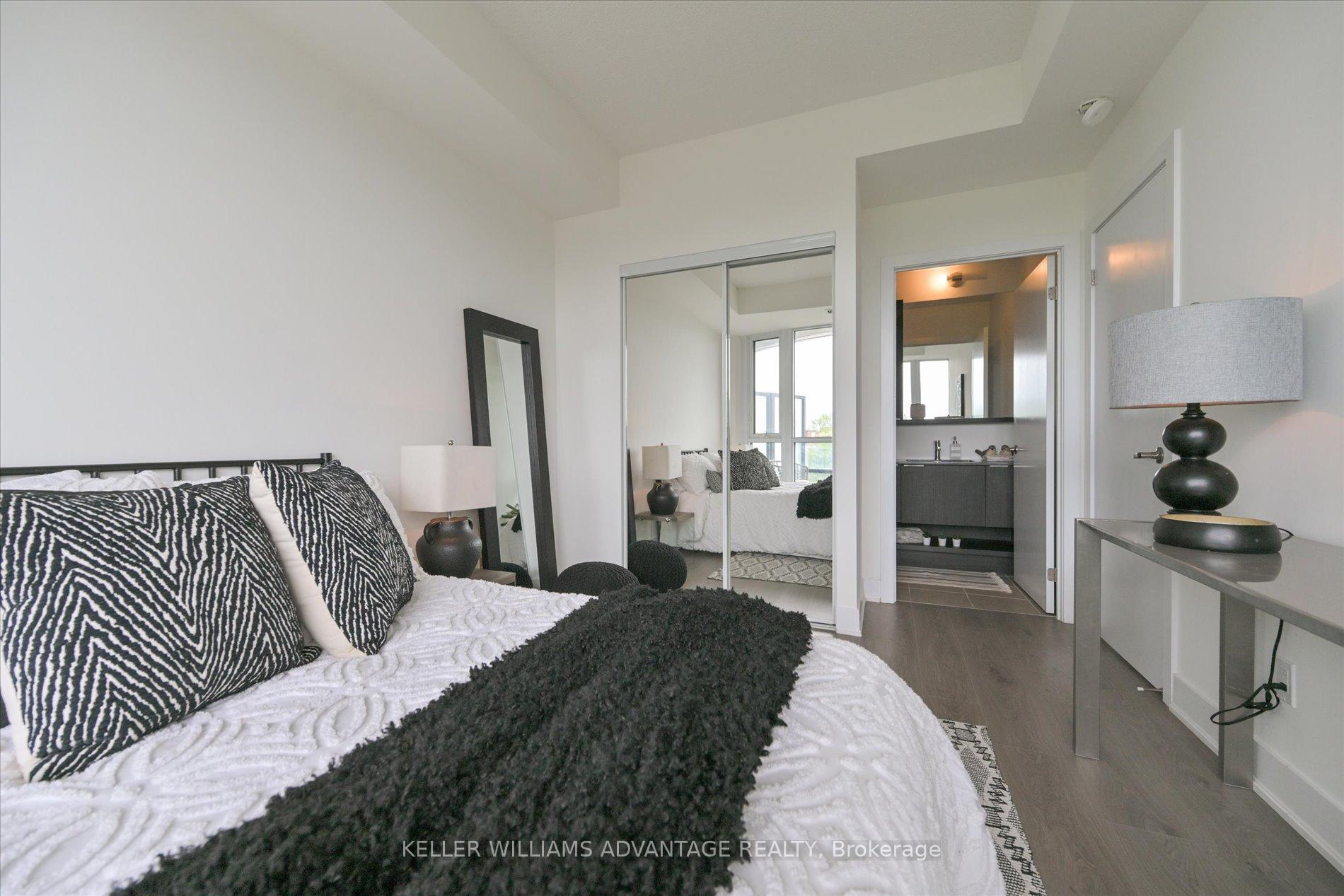 2 Bedrooms Condo at 99 The Donway, Toronto For sale