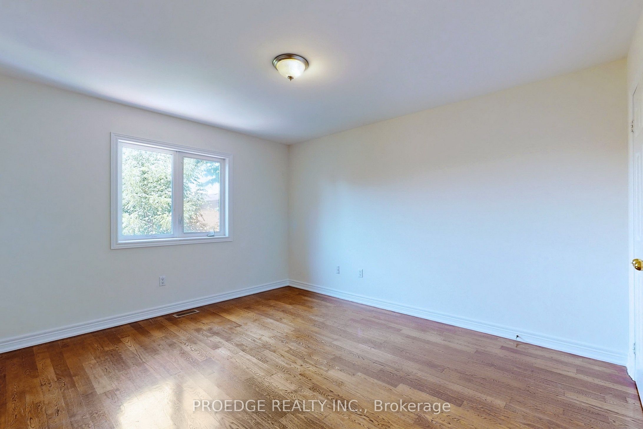 26 Aylesworth Avenue