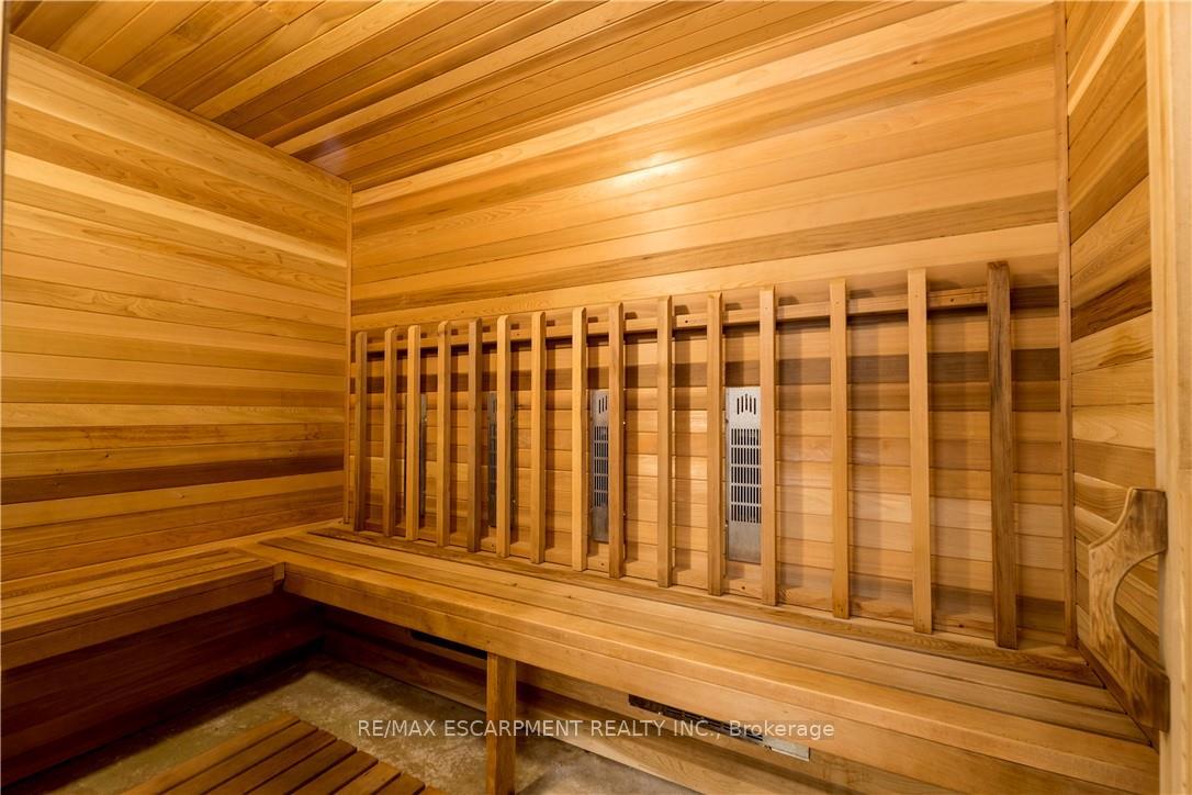 2 Bedrooms Condo at 1 Szollosy, Hamilton For sale