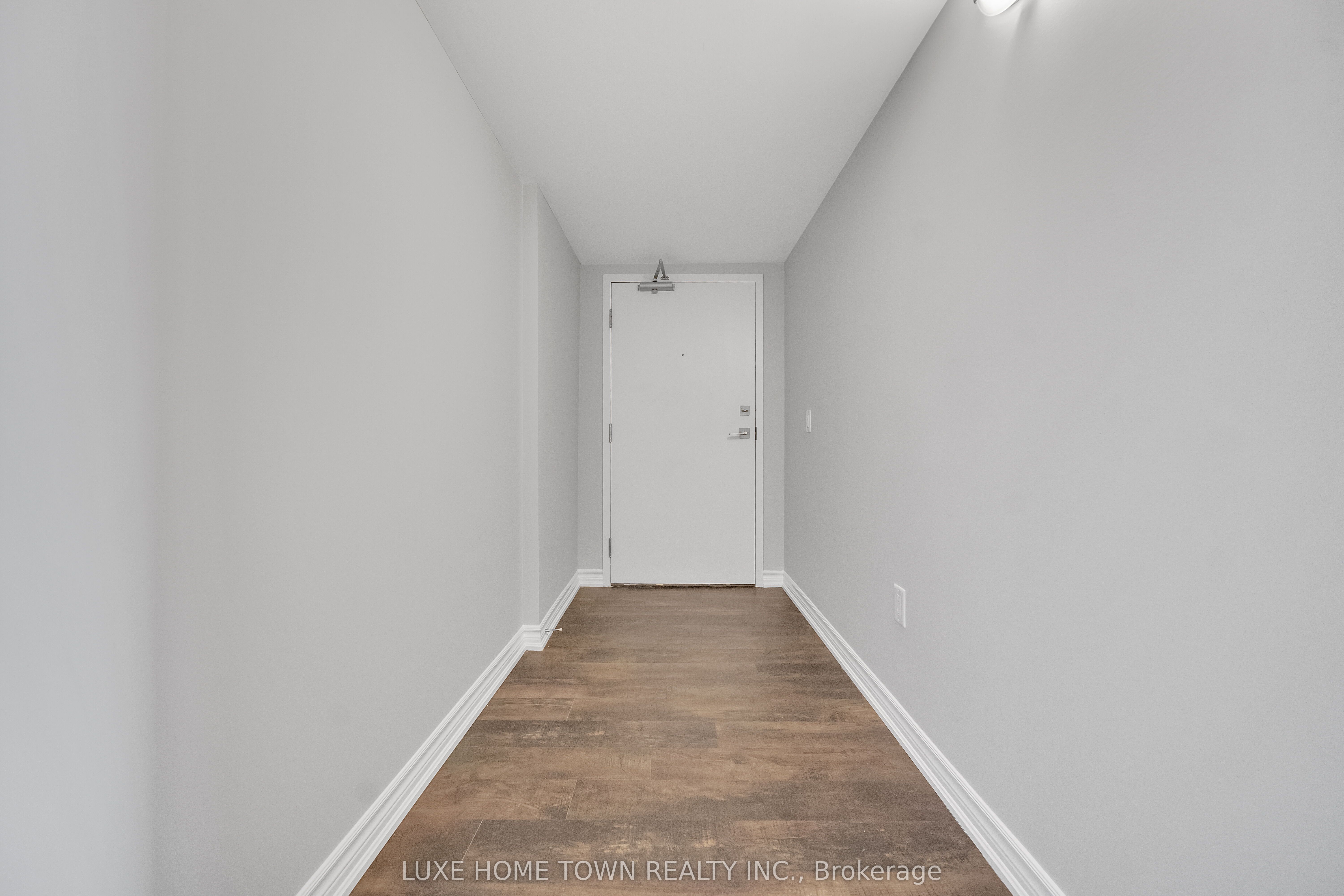 716 Main Street E, #801