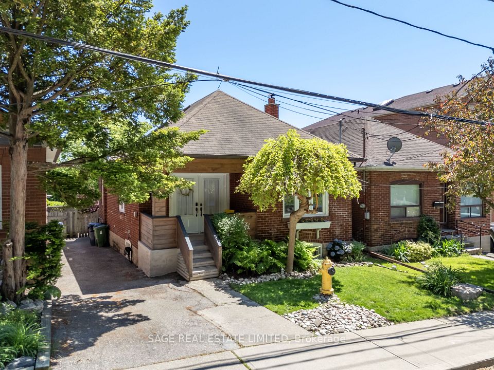 4047 Old Dundas