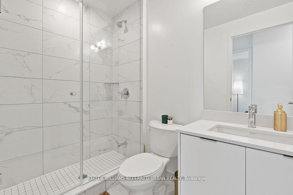 2 Bedrooms Condo at 202 Burnhamthorpe, Mississauga For sale