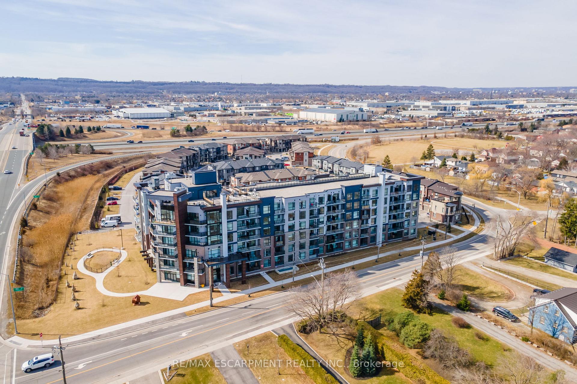 1 Bedroom Condo at 600 North Service, Hamilton For sale