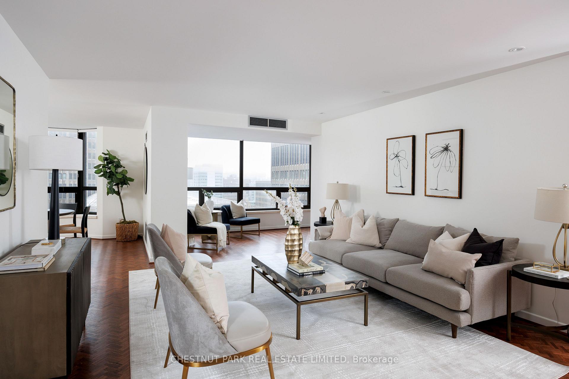 3 Bedrooms Condo at 62 Wellesley, Toronto For sale