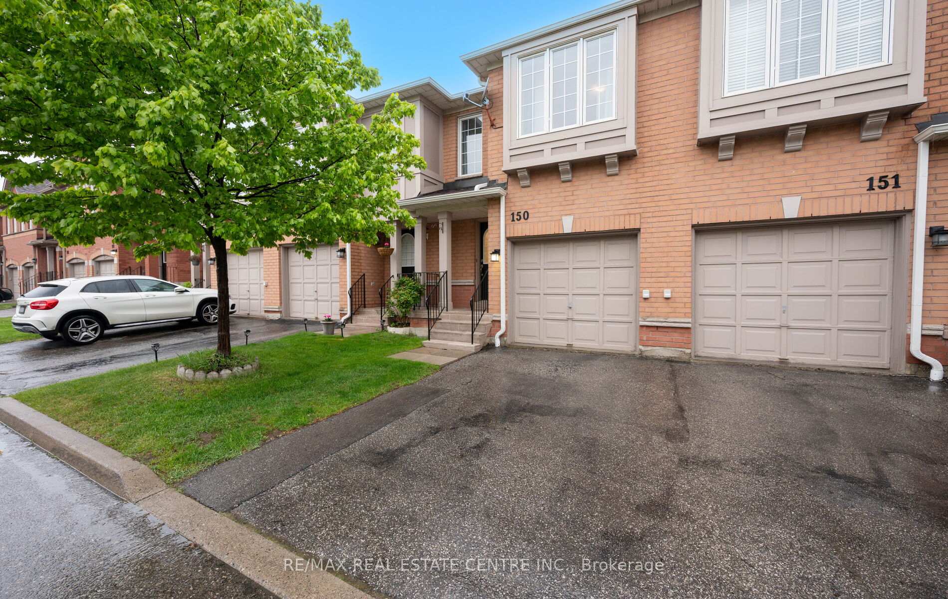 4 Bedrooms Condo at 5030 Heatherleigh, Mississauga For sale