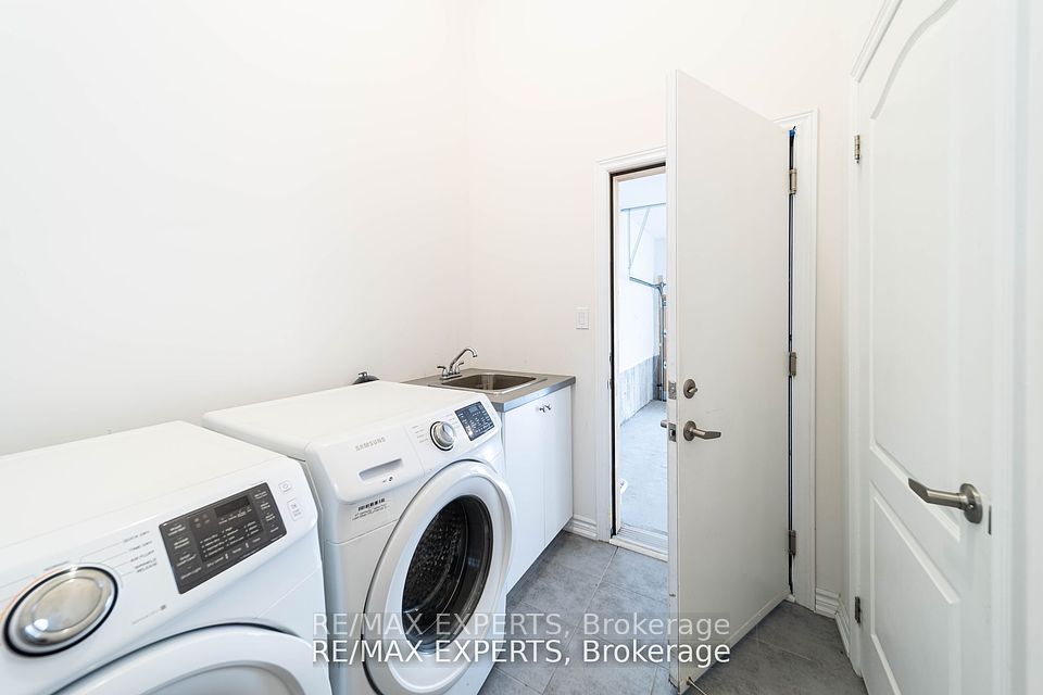 https://trreb-image.ampre.ca/6Wg-zhOp1Hg1qkprNszqCn88DkfIhDkYjOWVkGlfVlI/rs:fit:960:960/wm:.5:so:0:50:.4/wmsh:10/wmt:PHNwYW4gZm9yZWdyb3VuZD0nd2hpdGUnIGZvbnQ9JzY4Jz5SRS9NQVggRVhQRVJUUywgQnJva2VyYWdlPC9zcGFuPg/L3RycmViL2xpc3RpbmdzLzQwLzkwLzgwLzIyL3AvODFiOWJlZDMtZjgwYy00OTBhLWJmNGEtMDNmODJkMTRmOWFkLmpwZw.jpg
