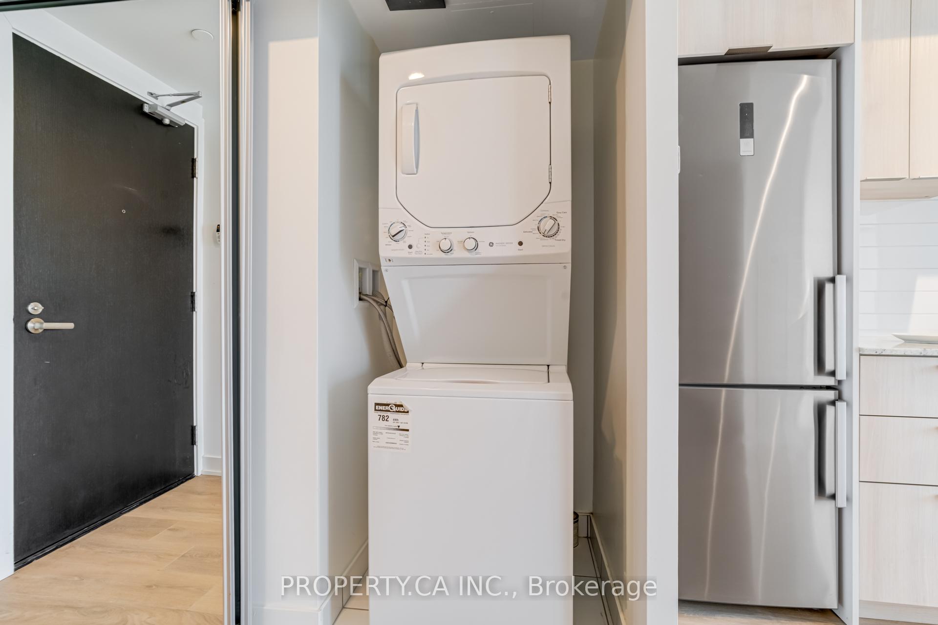 2 Bedrooms Condo at 501 Yonge, Toronto For sale
