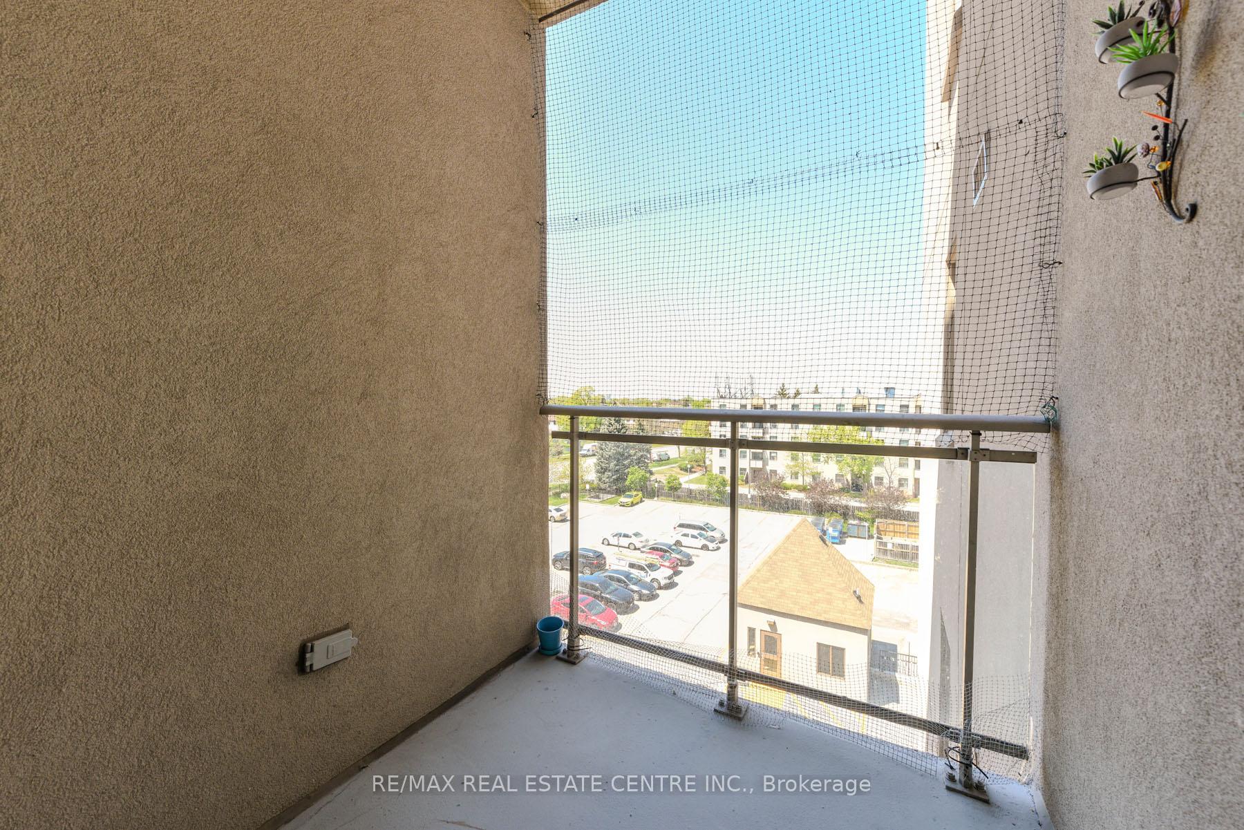 3 Bedrooms Condo at 7405 Goreway, Mississauga For sale