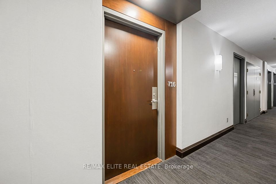 #716 - 5 Rosehill Avenue, Toronto, ON M4T 3A6