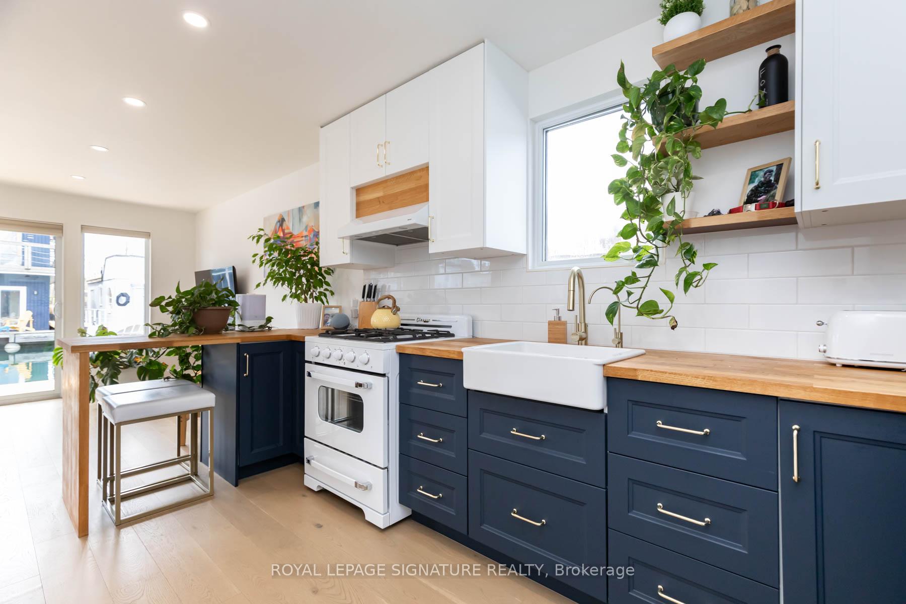 1 Bedroom Condo at 7 Brimley,  Toronto For sale