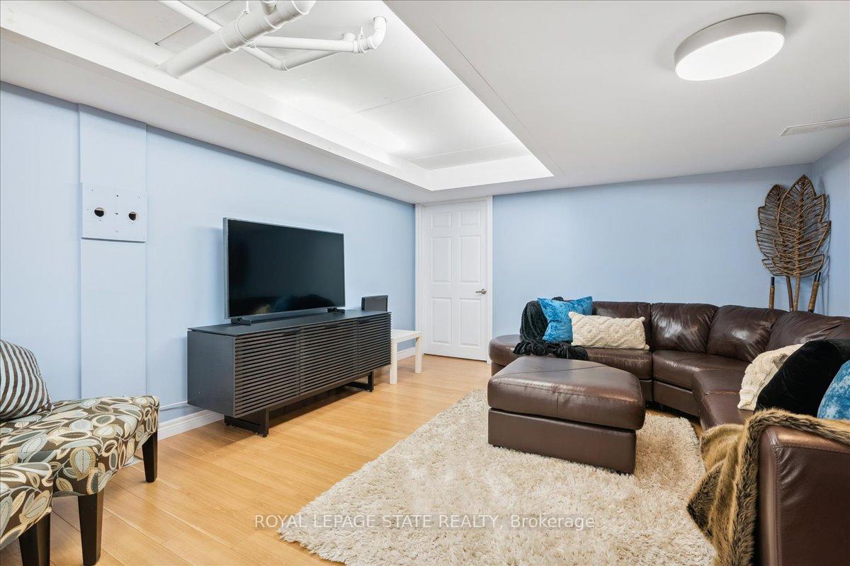 2 Bedrooms Condo at 484 Millen,  Hamilton For sale