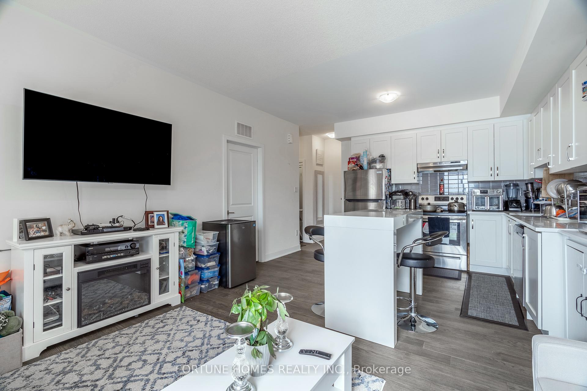 3 Bedrooms Condo at 39 John Perkins Bull, Toronto For sale
