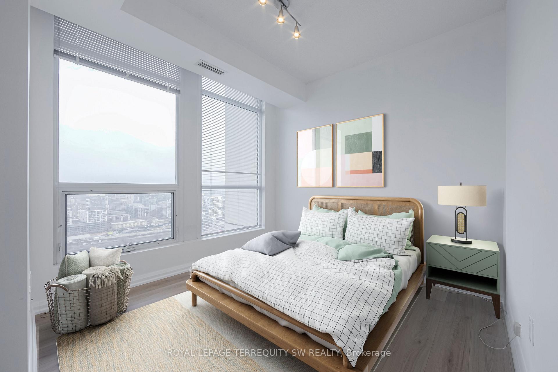 3 Bedrooms Condo at 628 Fleet, Toronto For sale