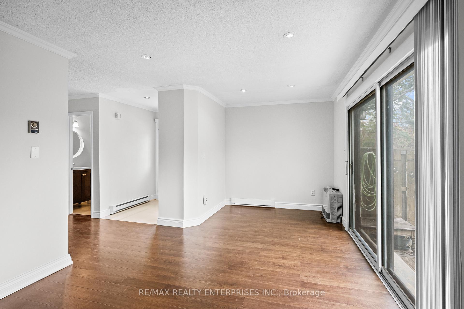 4 Bedrooms Condo at 6540 Falconer, Mississauga For sale