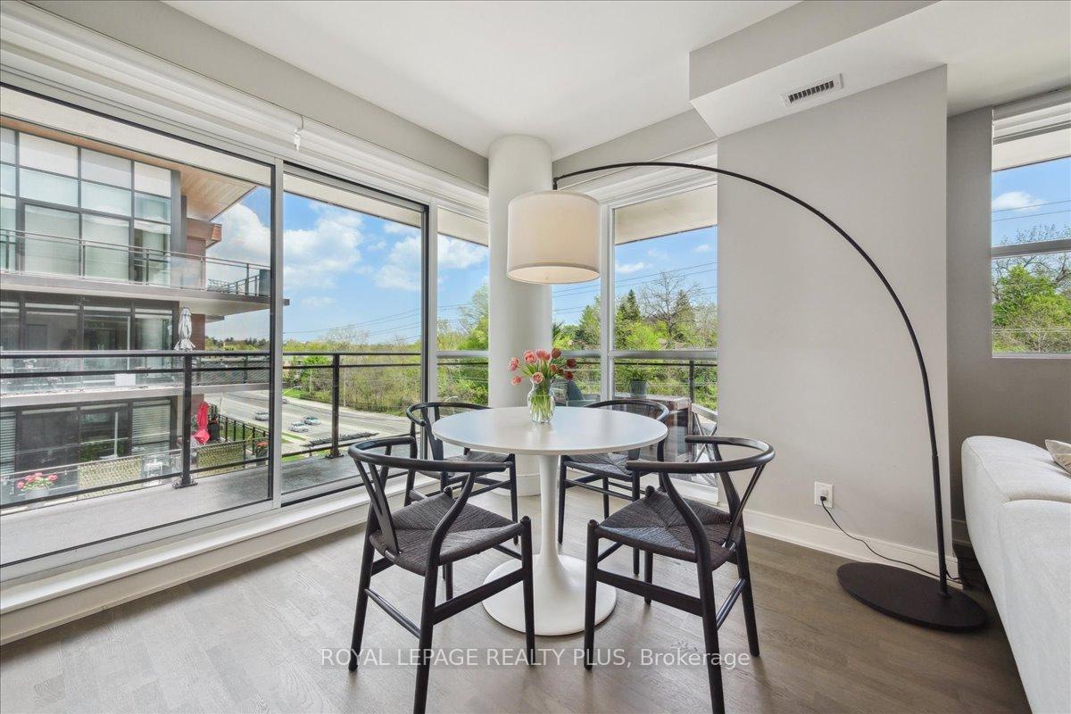 2 Bedrooms Condo at 1575 Lakeshore, Mississauga For sale