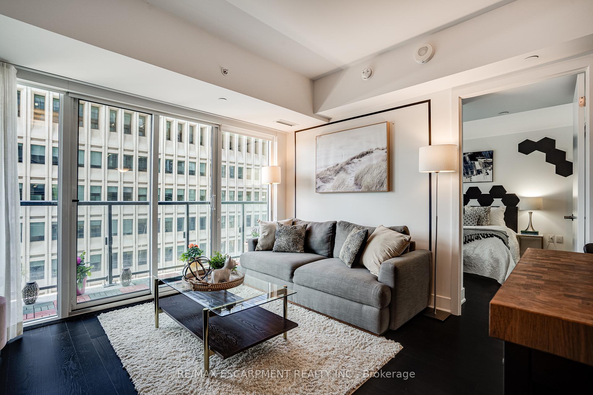 3 Bedrooms Condo at 955 BAY, Toronto For sale