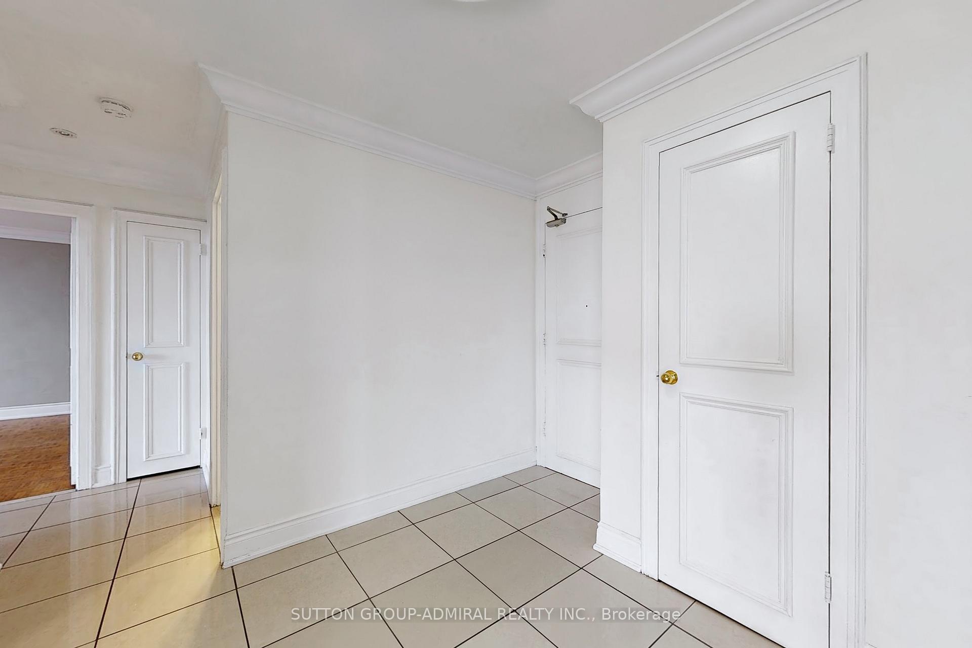 2 Bedrooms Condo at 135 Antibes, Toronto For sale
