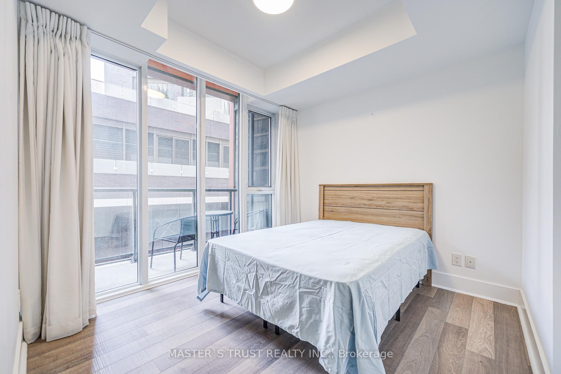 2 Bedrooms Condo at 32 Davenport, Toronto For sale