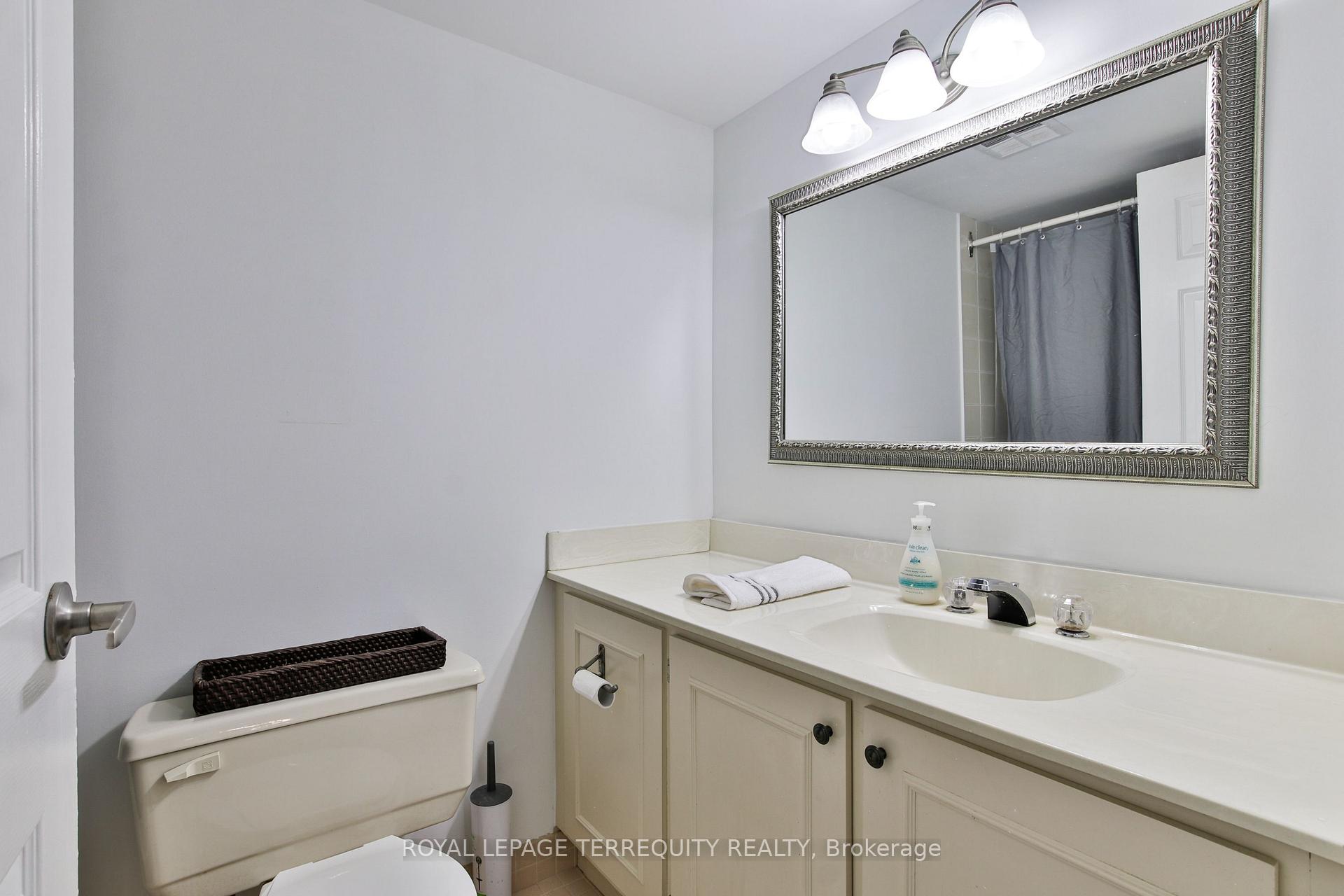 2 Bedrooms Condo at 75 Wynford Heights, Toronto For sale