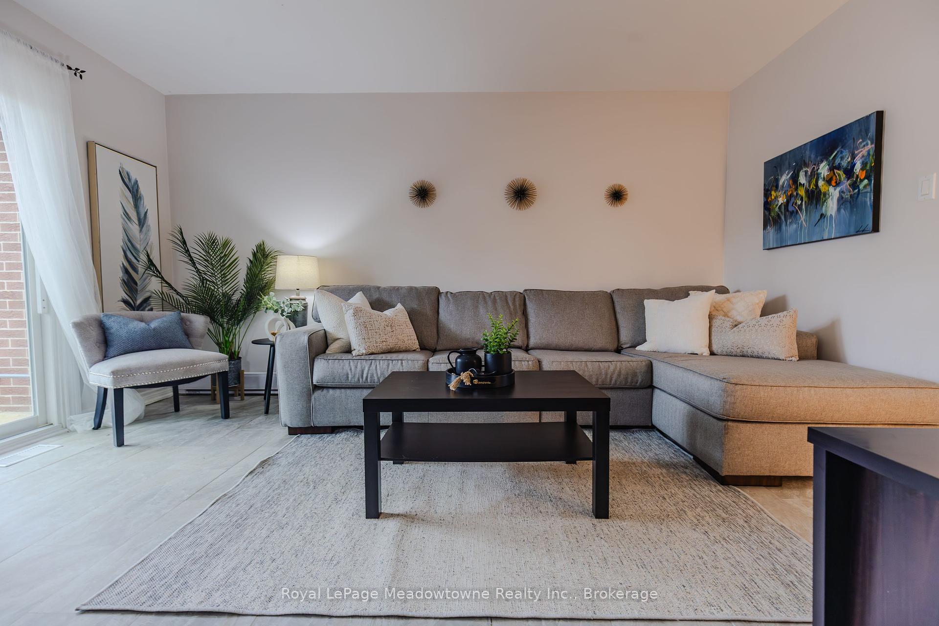 3 Bedrooms Condo at 6240 Montevideo, Mississauga For sale