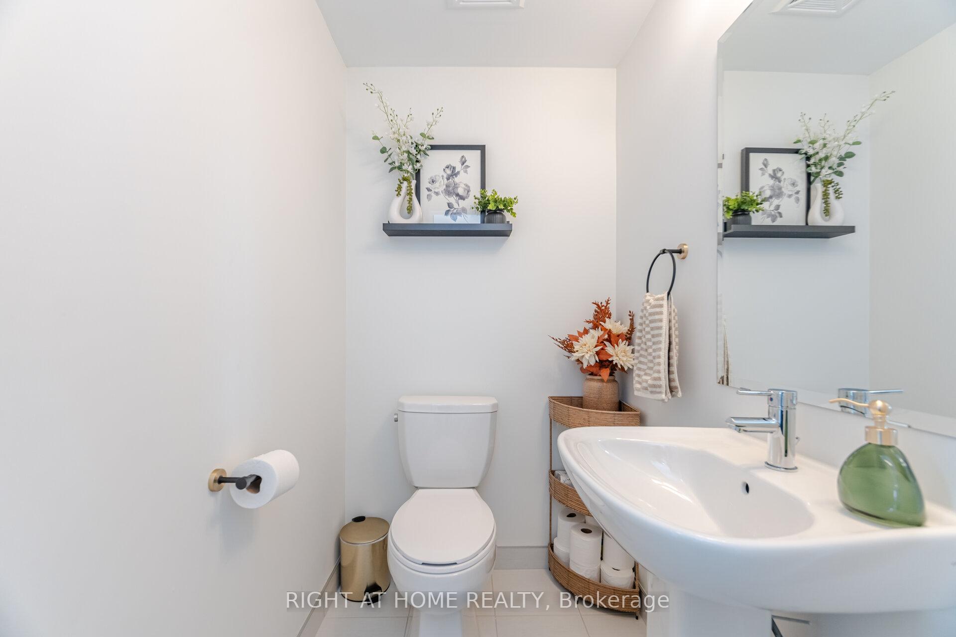 2 Bedrooms Condo at 349 Wheat Boom, Oakville For sale