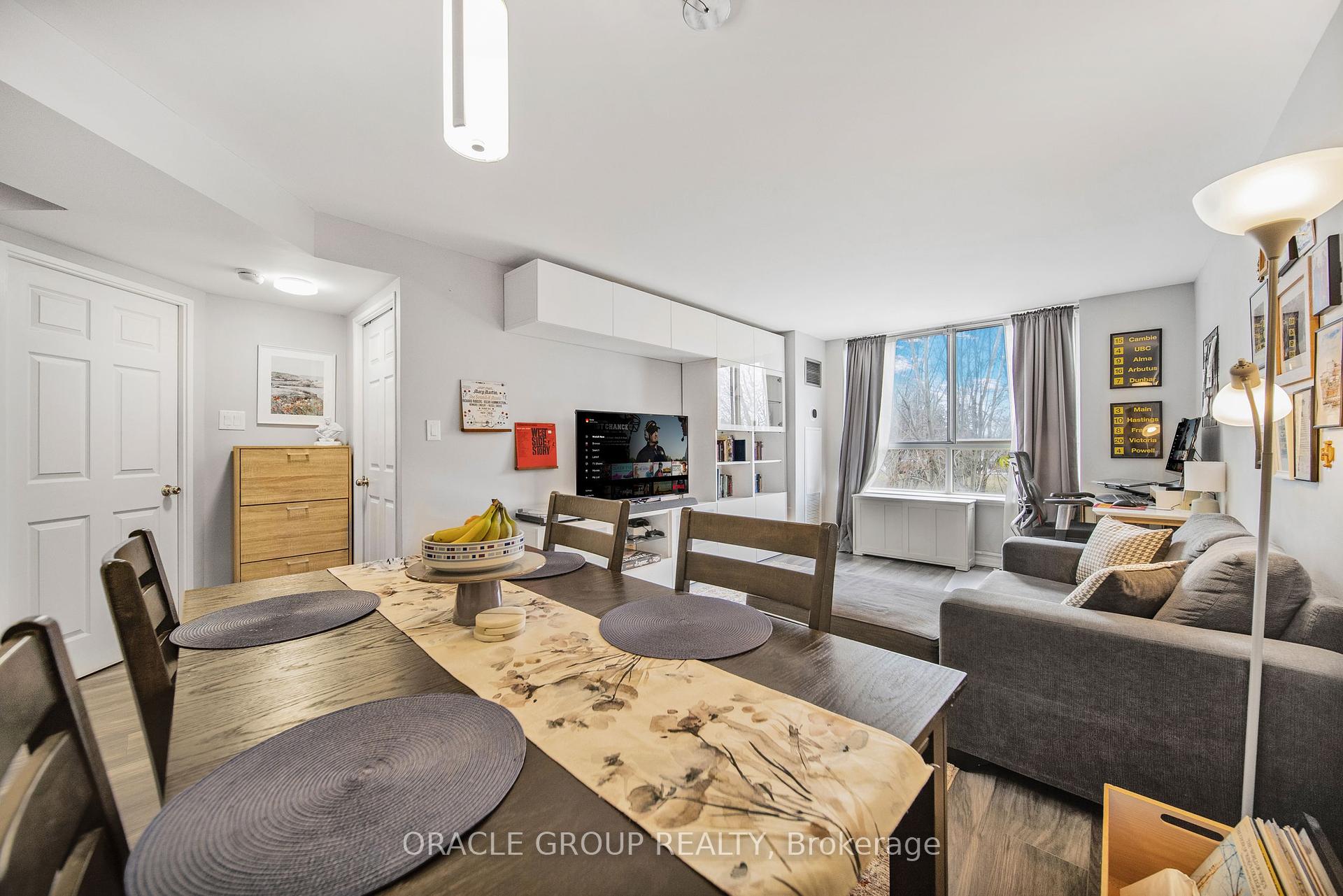 1 Bedroom Condo at 1485 Lakeshore,  Mississauga For sale