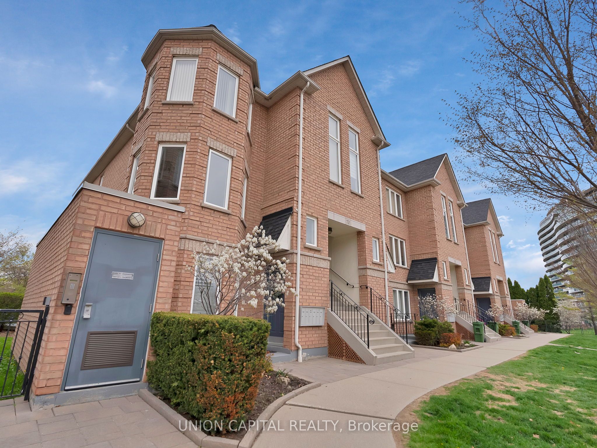 72 Aerodrome Crescent, #302