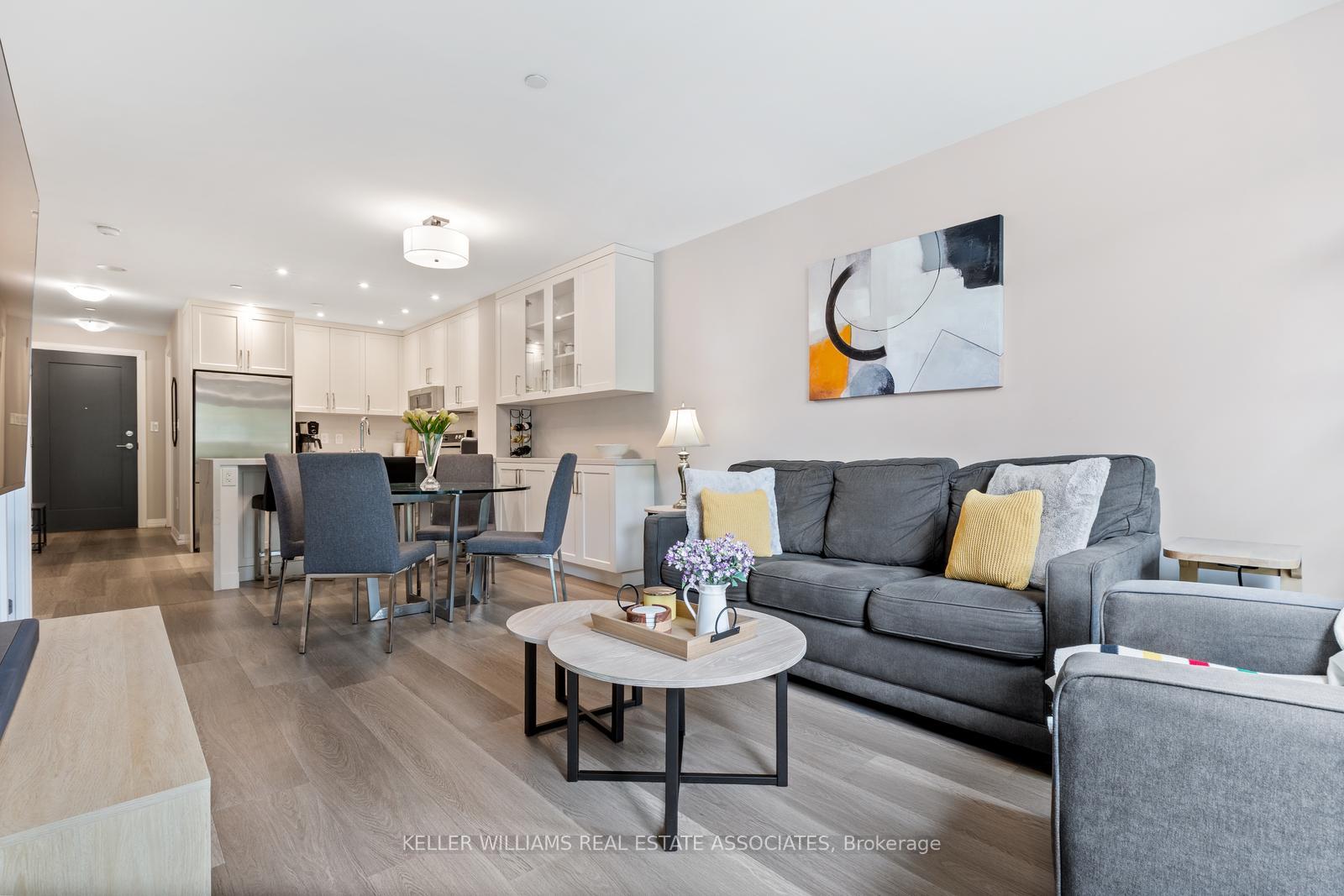 4 Bedrooms Condo at 5025 Four Springs, Mississauga For sale