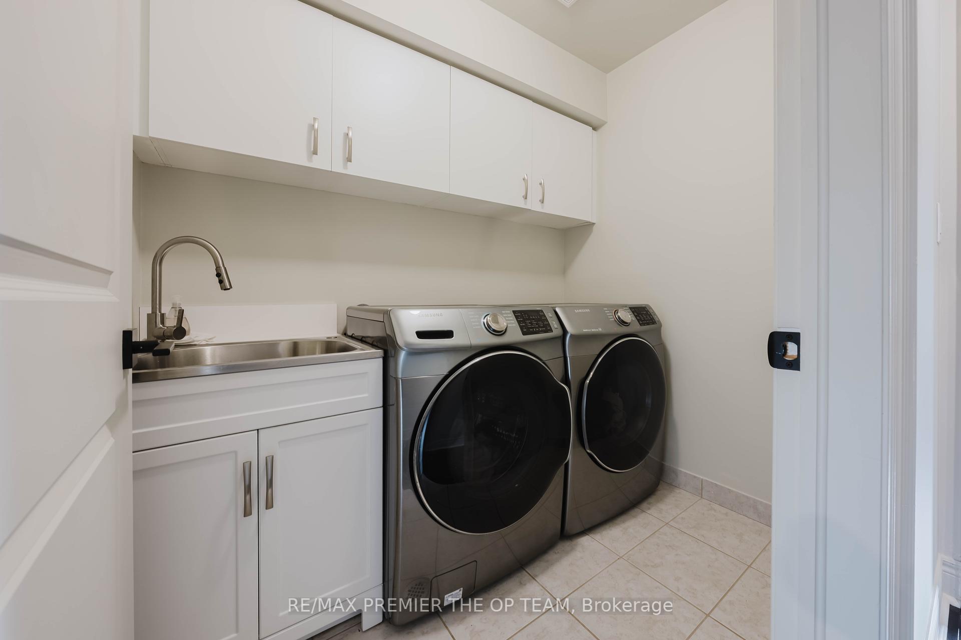 3 Bedrooms Condo at 8347 Kipling, Vaughan For sale