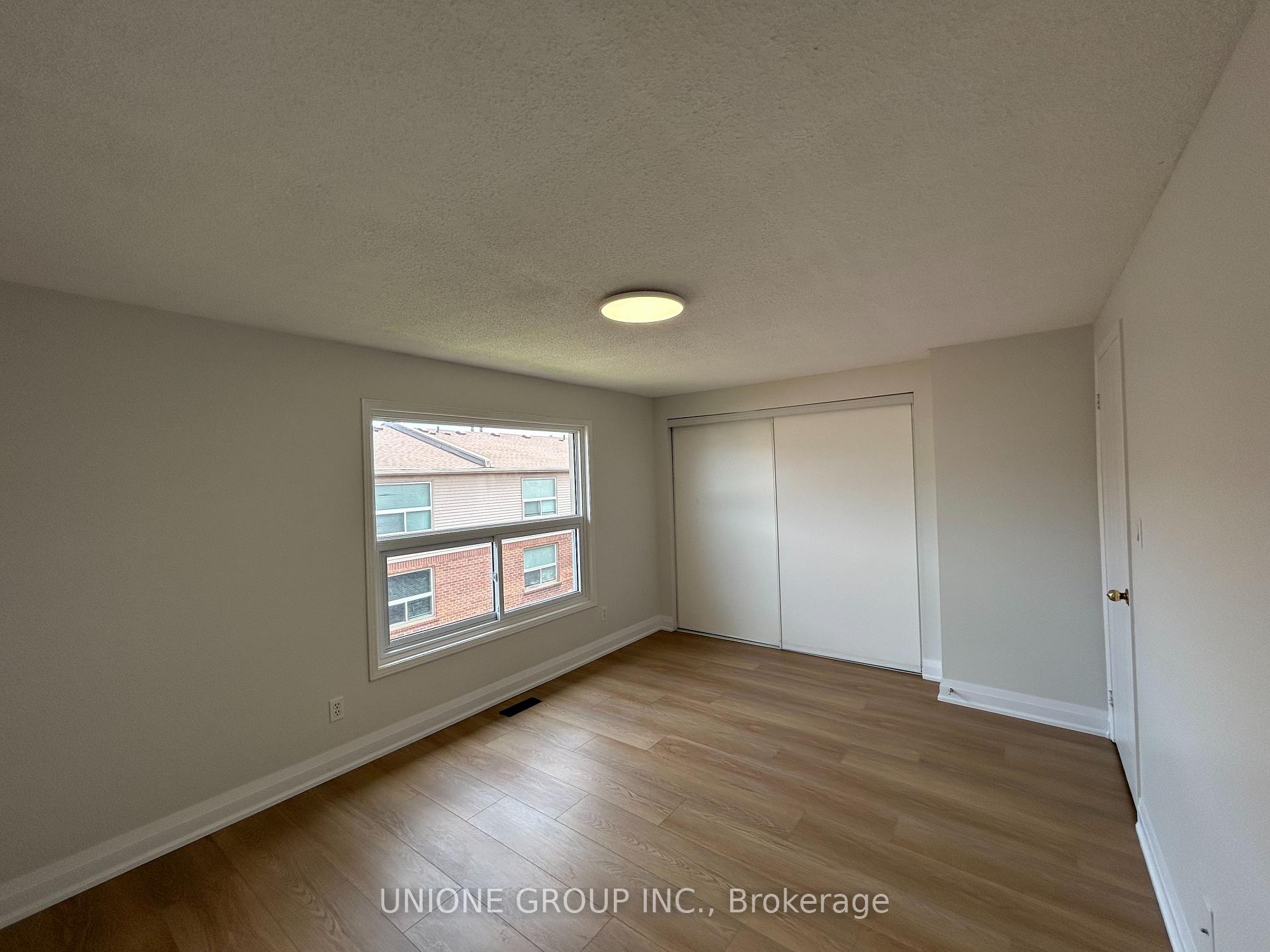 3 Bedrooms Condo at 1570 Reeves, Oakville For sale