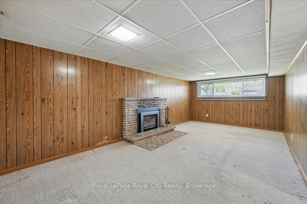 701 Castleguard Crescent