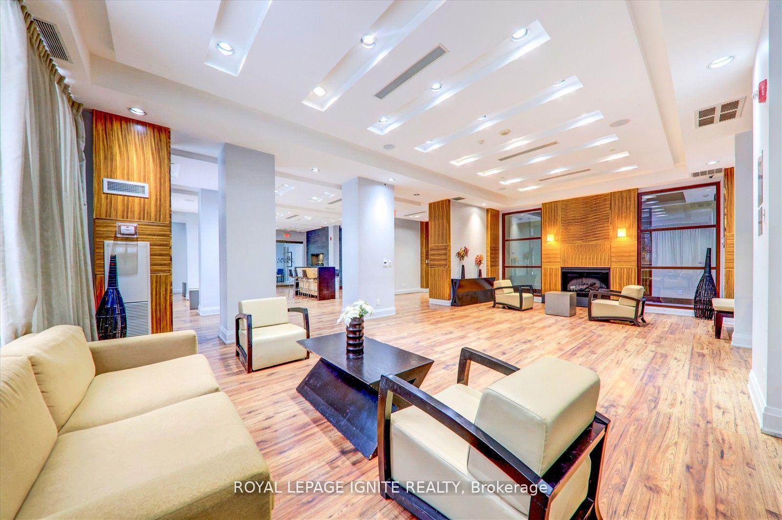2 Bedrooms Condo at 310 Burnhamthorpe,  Mississauga For sale