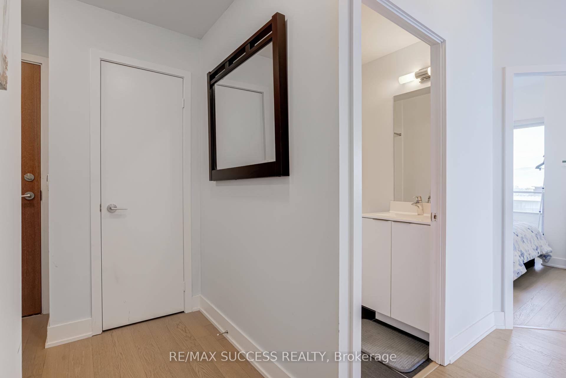 3 Bedrooms Condo at 20 Shore breeze, Toronto For sale