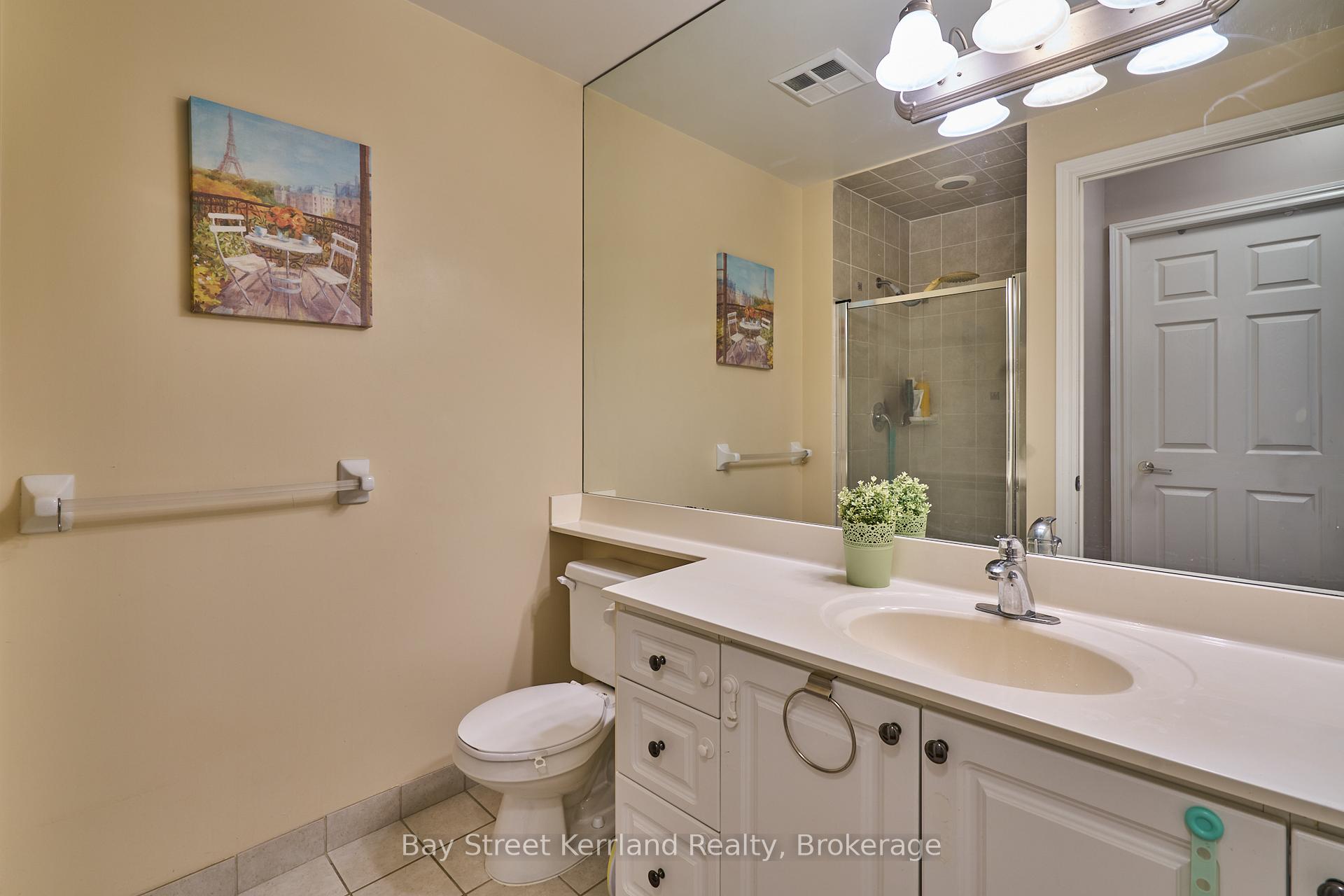 2 Bedrooms Condo at 3880 Duke Of York,  Mississauga For sale