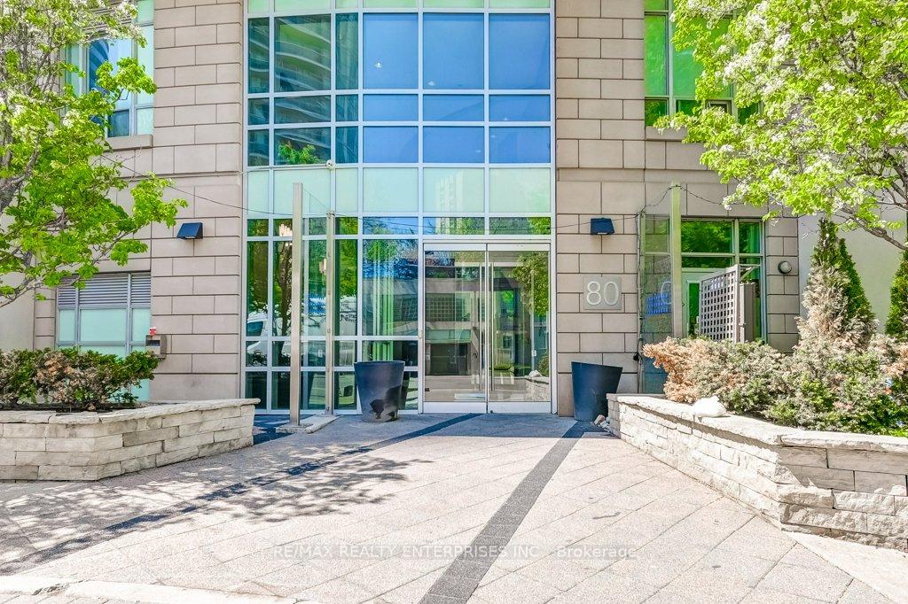 2 Bedrooms Condo at 80 Absolute, Mississauga For sale