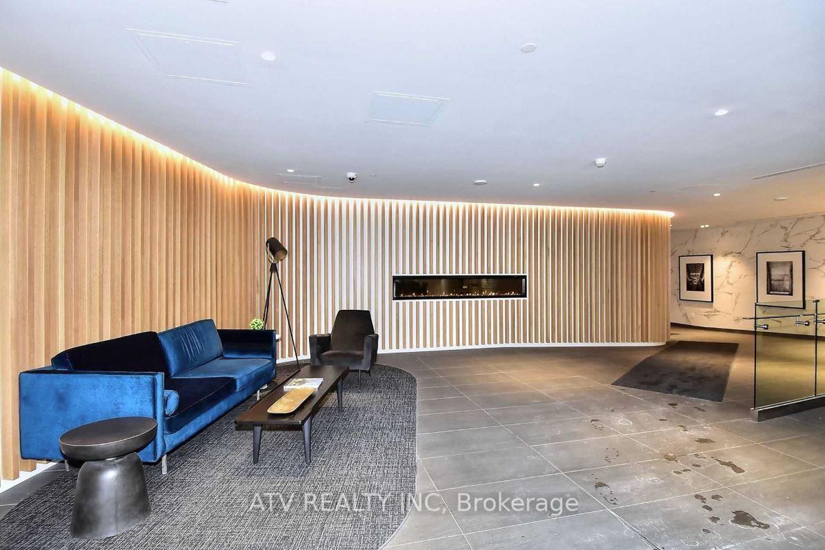 2 Bedrooms Condo at 160 Flemington, Toronto For sale