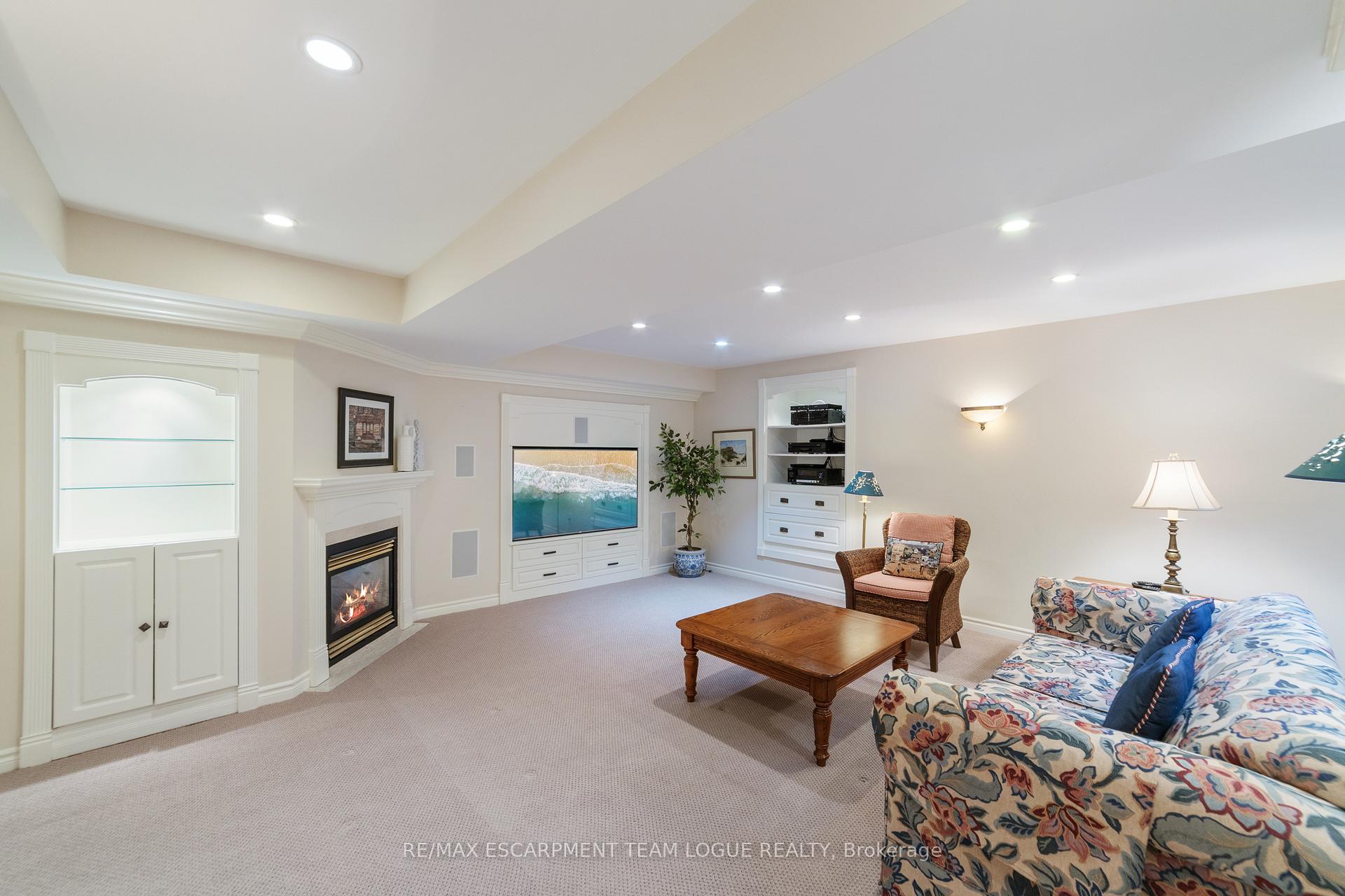 3 Bedrooms Semi-Detached at 4144 STONEBRIDGE,  Burlington For sale
