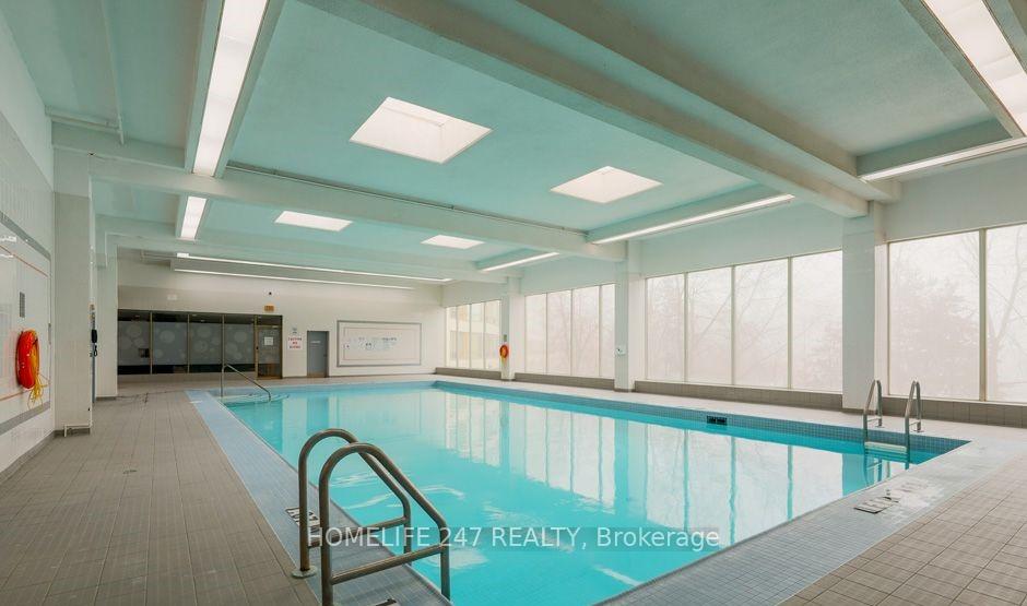 2 Bedrooms Condo at 5 Greystone Walk,  Toronto For sale