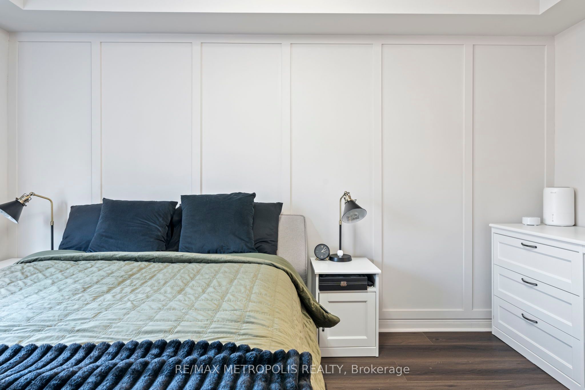 734 Neighbourhood Circle, #4