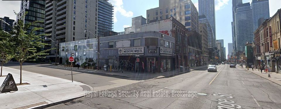 579 Yonge