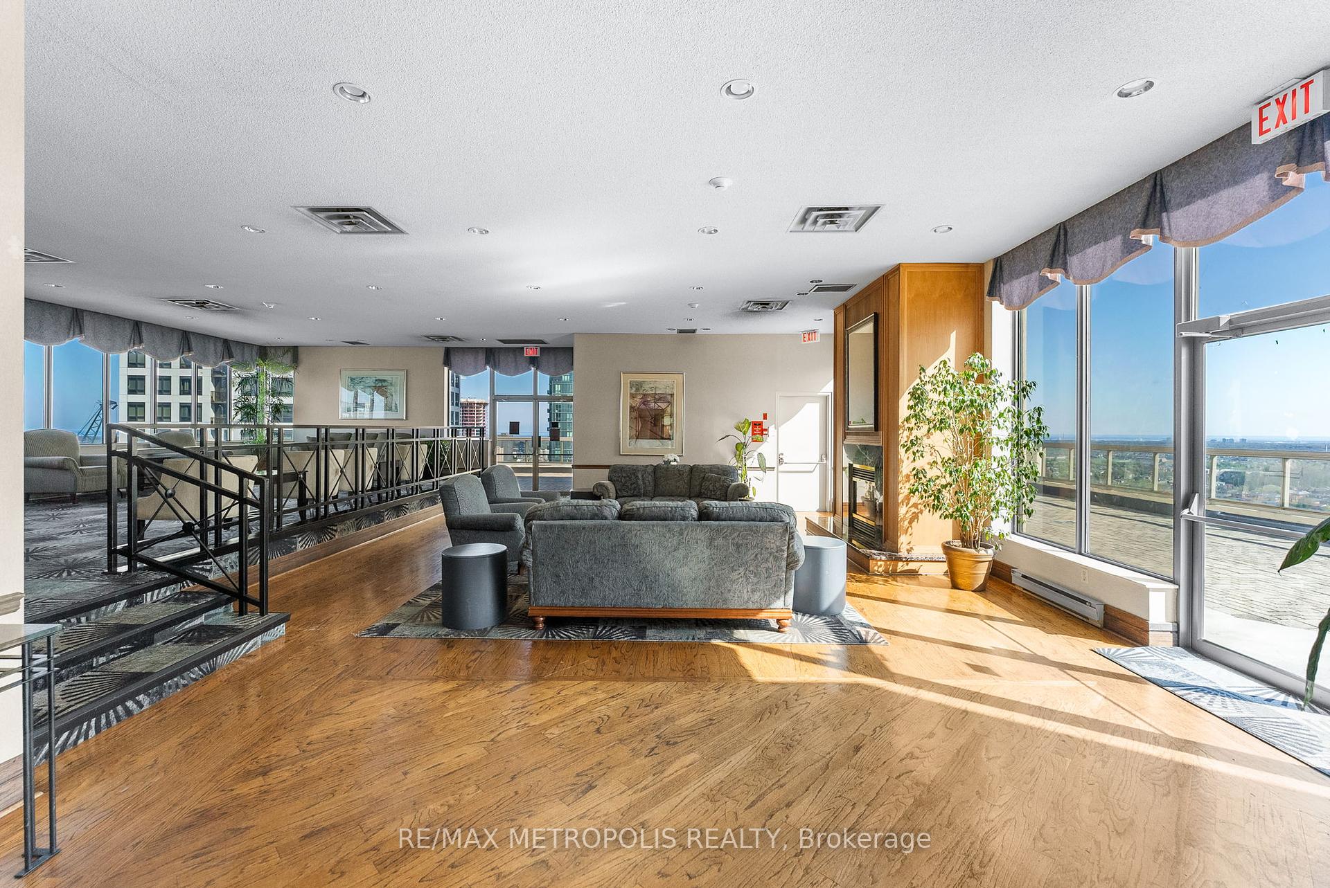 1 Bedroom Condo at 55 Elm, Mississauga For sale