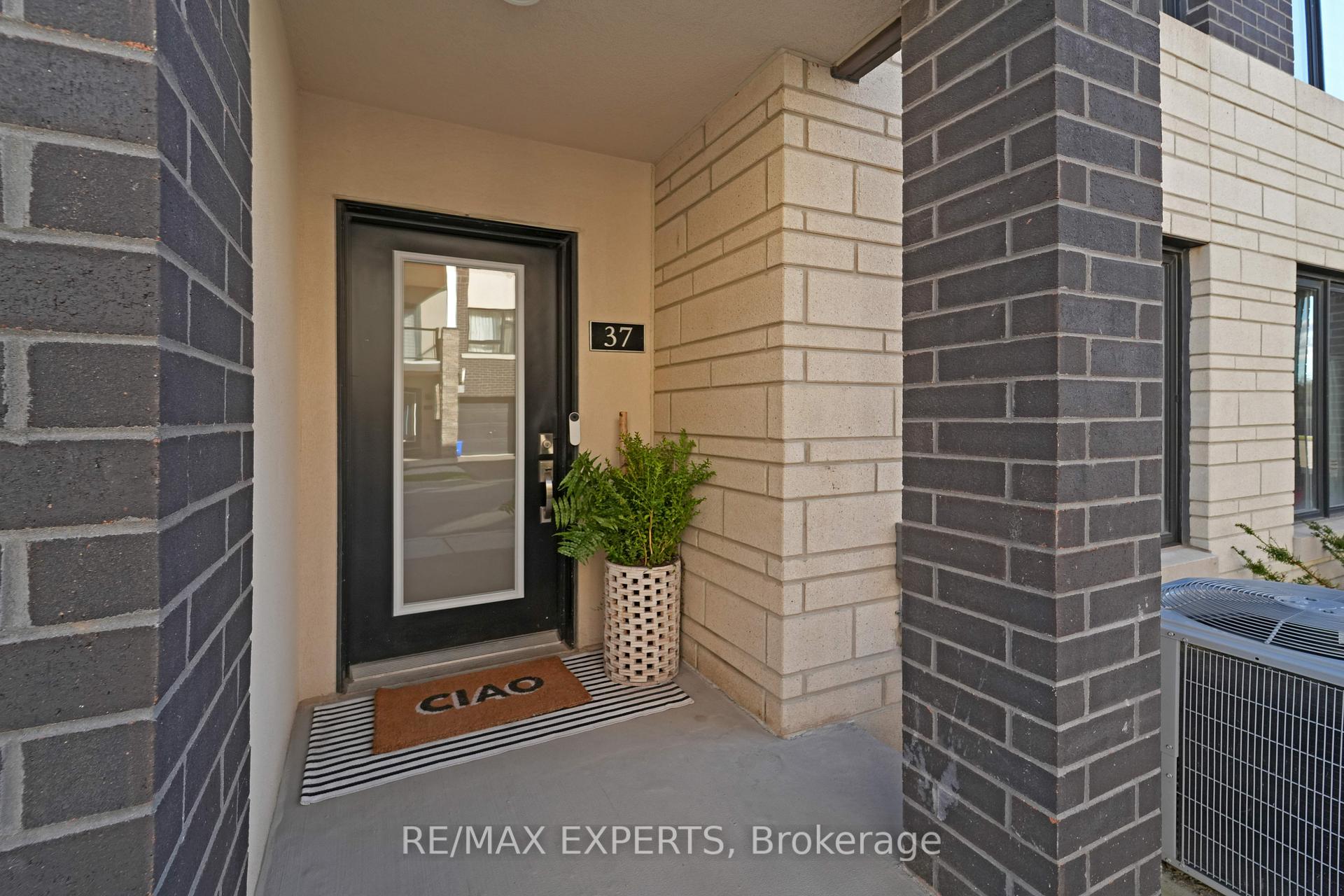 3 Bedrooms Condo at 1095 Cooke,  Burlington For sale
