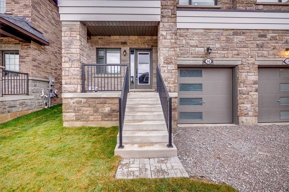 16 Ballinger Way, Uxbridge, ON L9P 0R5