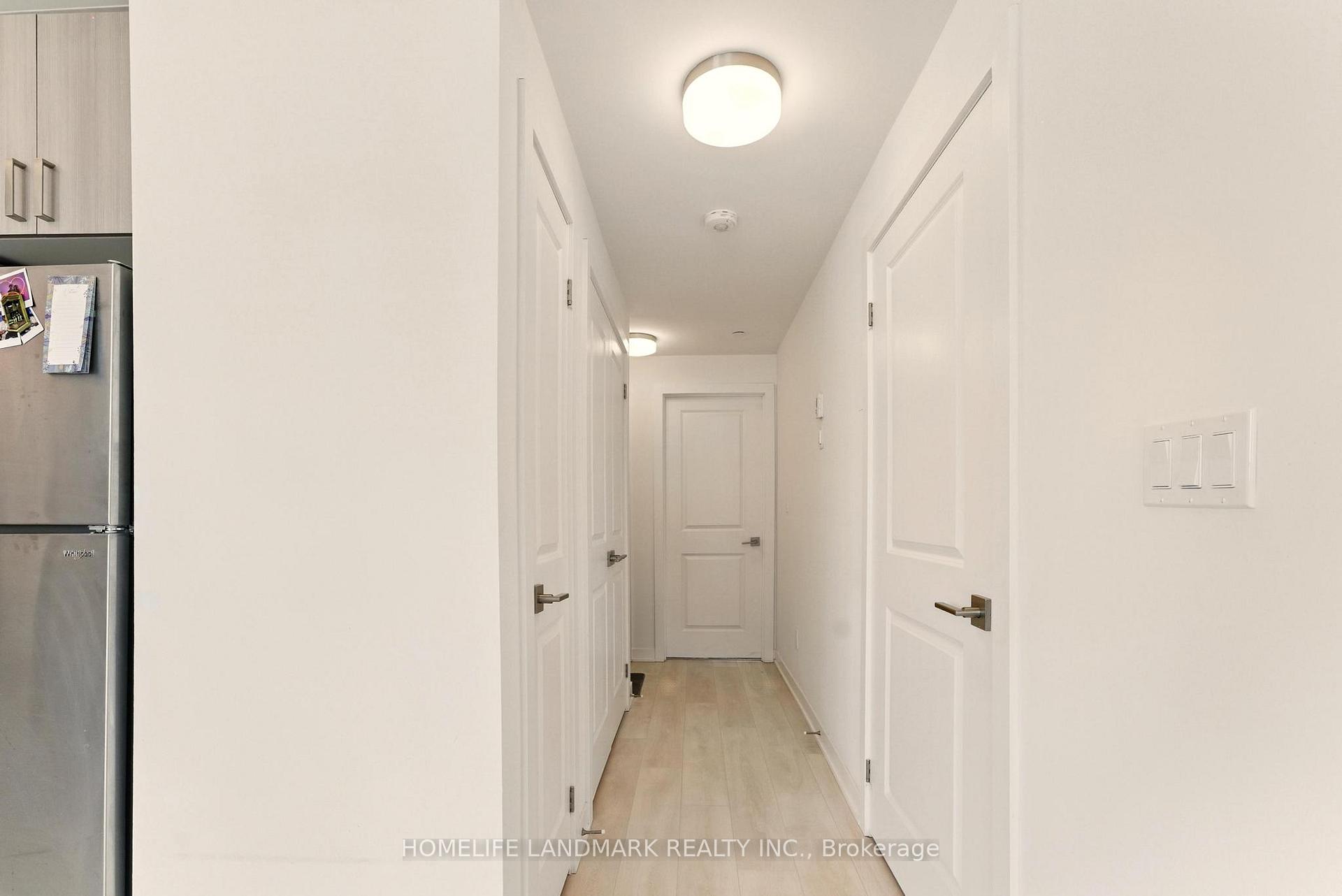 2 Bedrooms Condo at 4015 Hickory,  Mississauga For sale