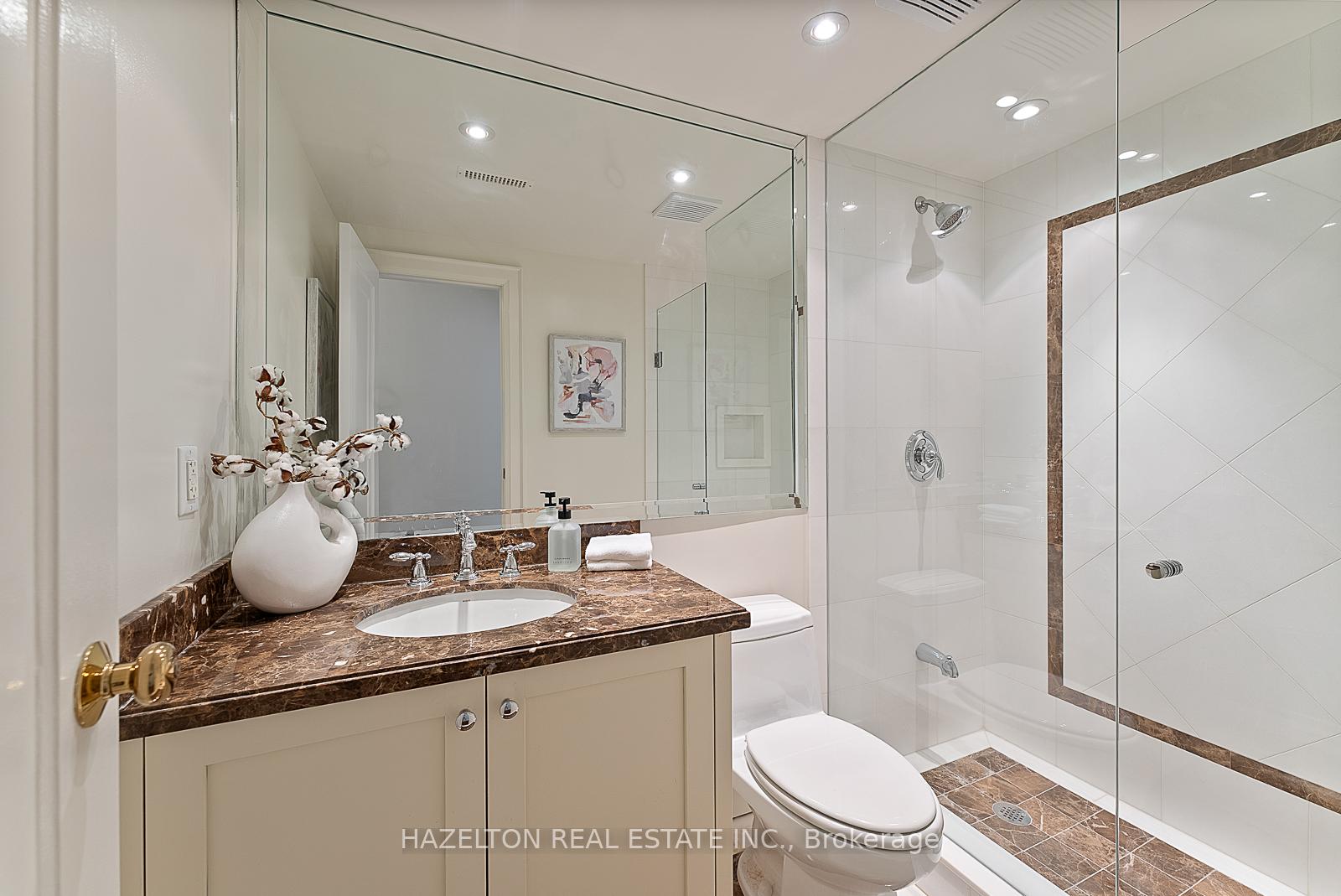 3 Bedrooms Condo at 9 Clarendon, Toronto For sale