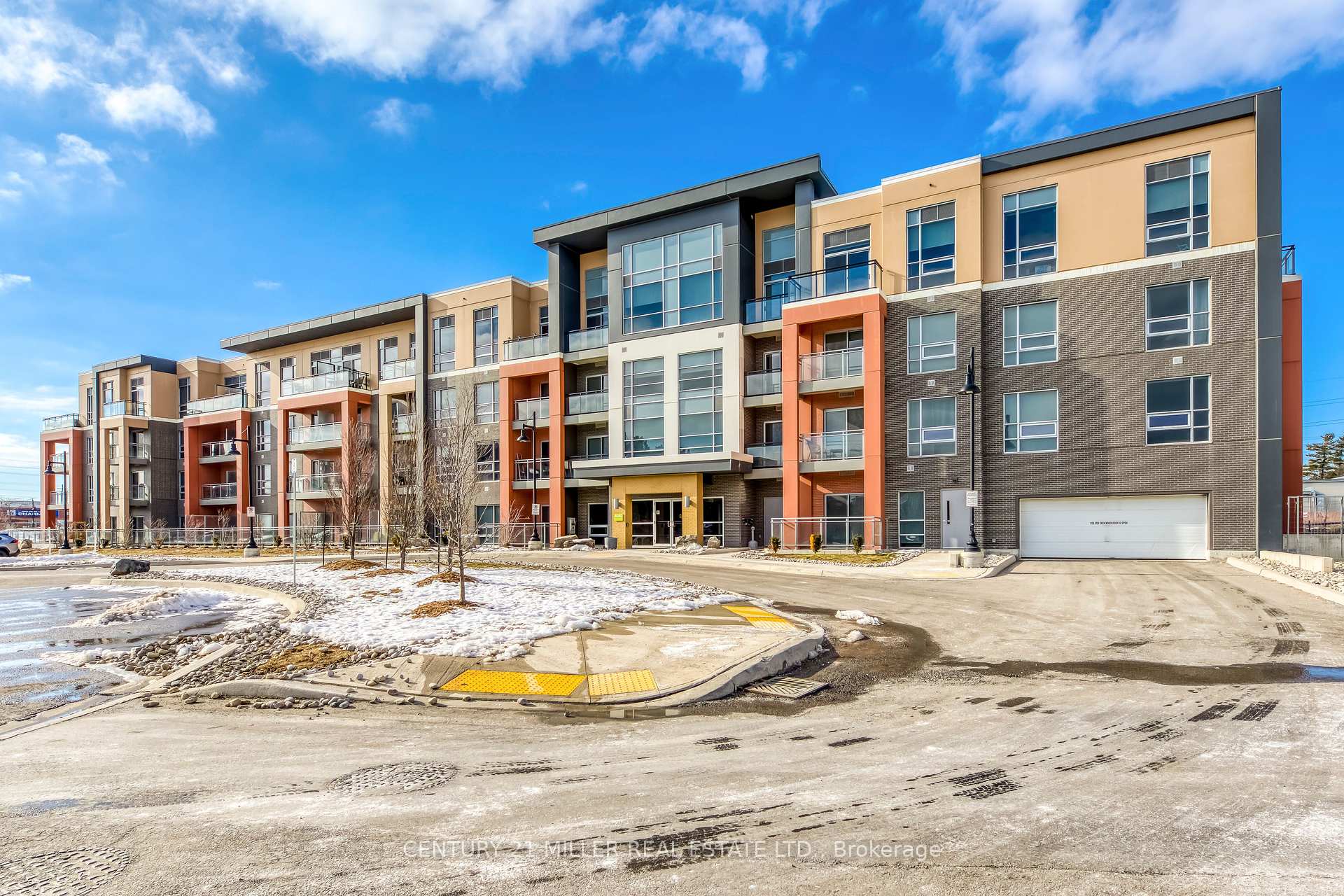 2 Bedrooms Condo at 4040 Upper Middle, Burlington For sale