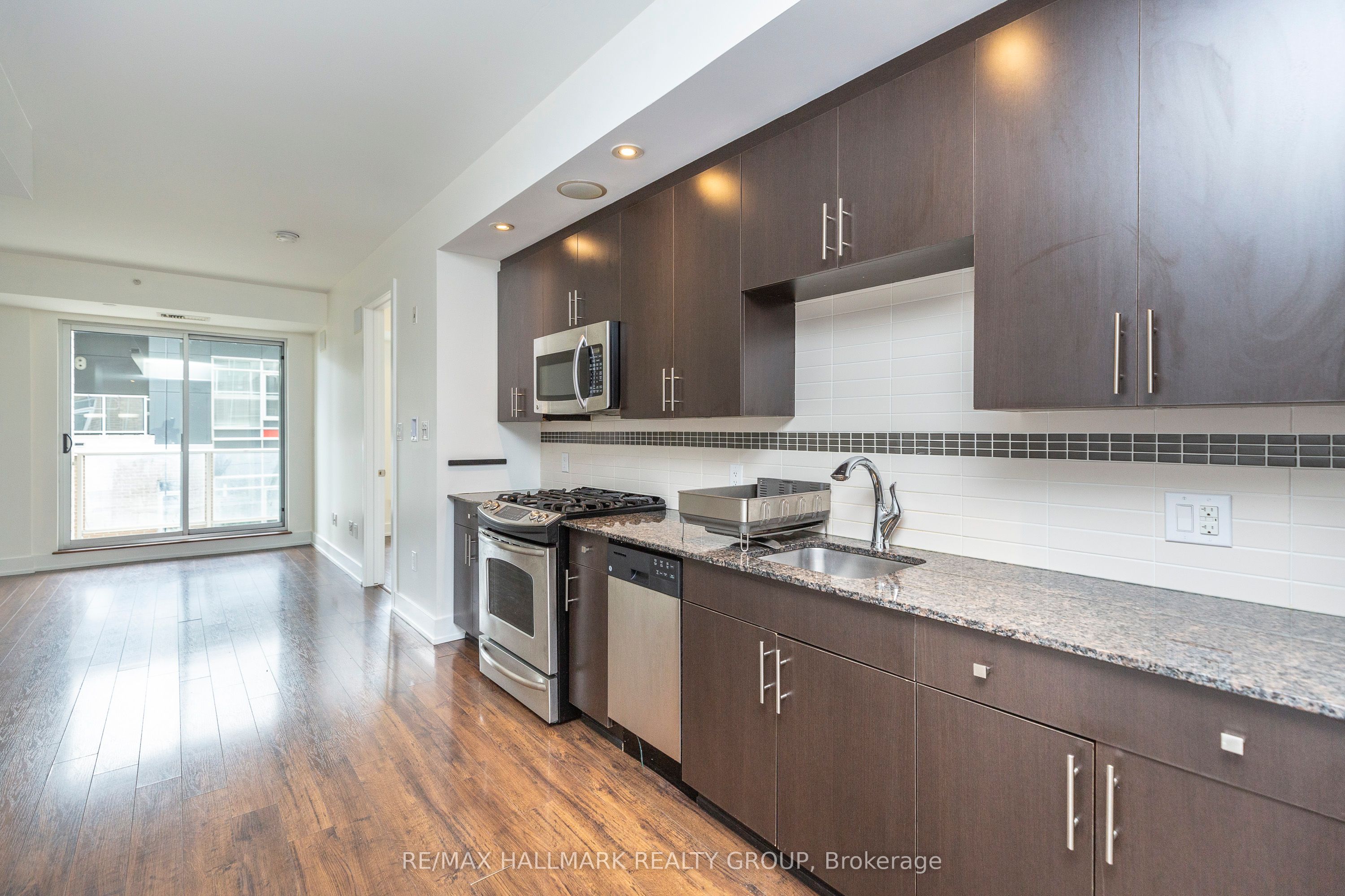 100 Champagne Avenue S #403, Dows Lake - Civic Hospital and Area 4503 - West Centre Town