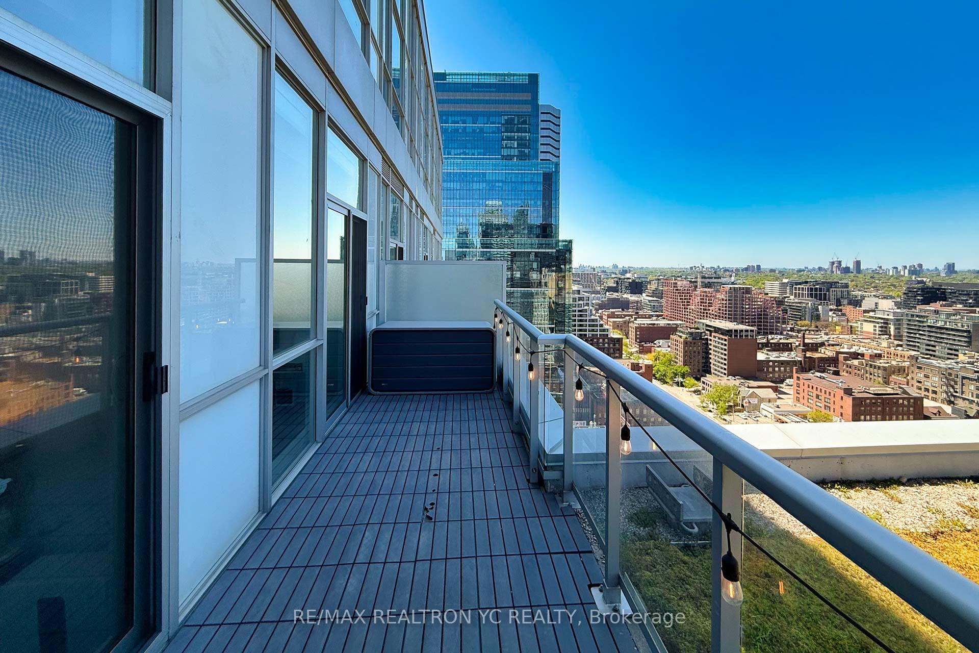2 Bedrooms Condo at 352 Front, Toronto For sale